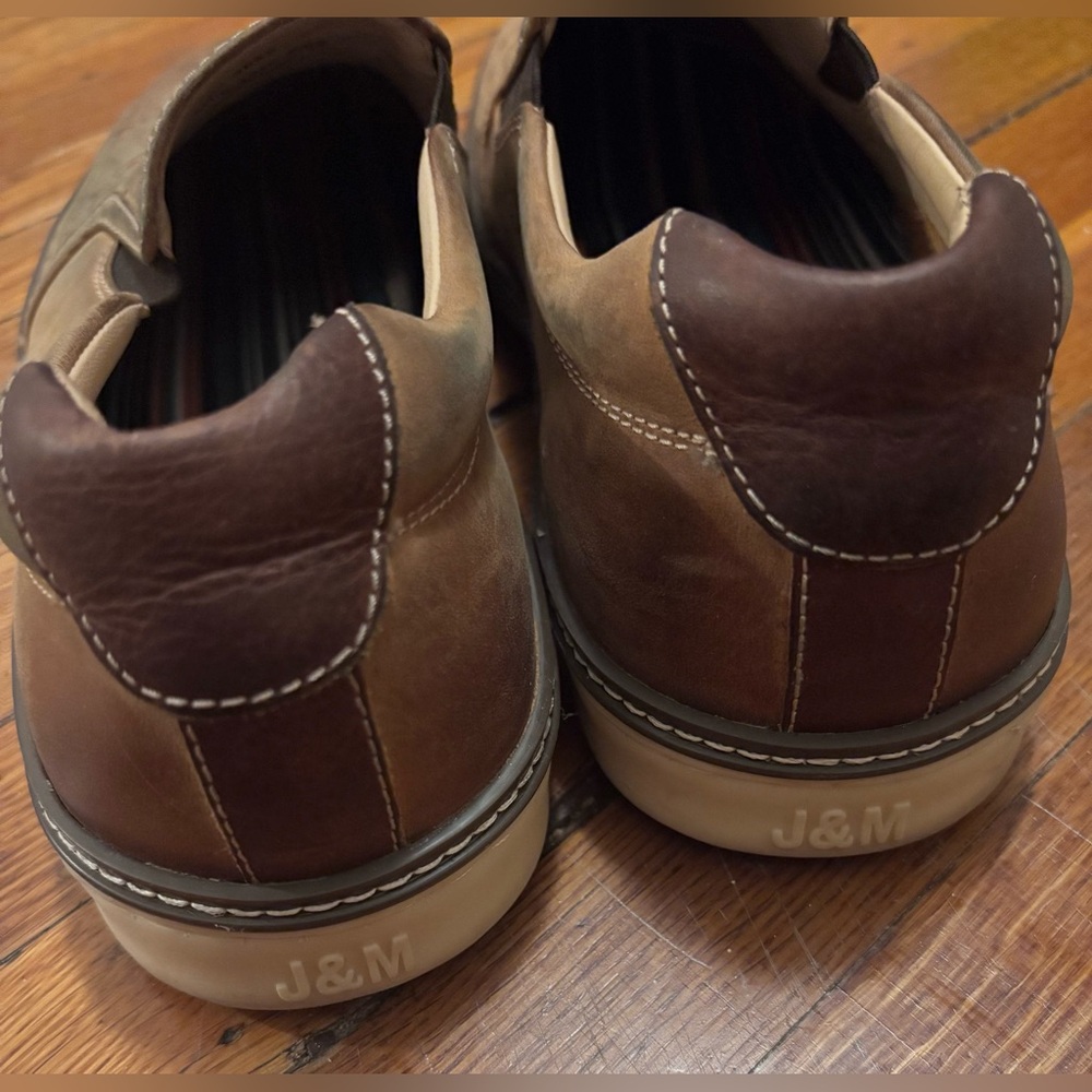 Johnston & Murphy McGuffey tan leather skull and crossbones loafers, size 12 - Picture 3 of 4